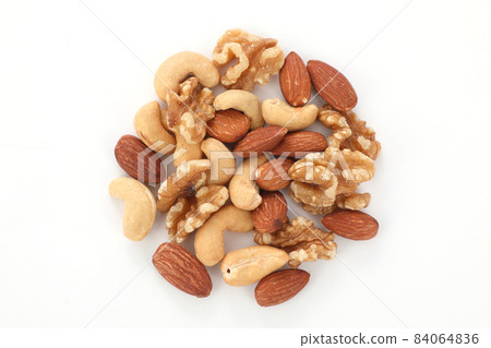 Mixed nuts 84064836