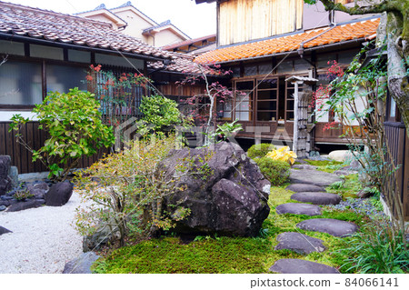 [Important Preservation District for Groups of Traditional Buildings] Wakasa, Wakasa Folk Craft Museum Courtyard 1 on Kariya Street, Wakasa Town, Yazu District, Tottori Prefecture 84066141