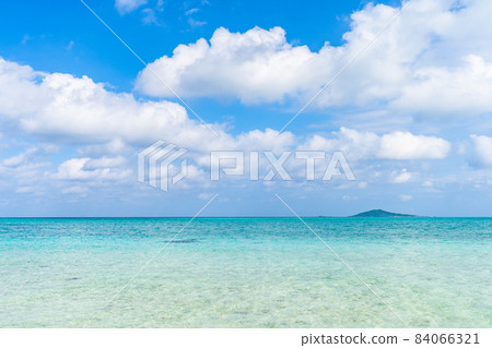 Okinawa: Miyakojima beach with beautiful blue sky and blue sea Okinawa: Miyakojima beach with beautiful blue sky and blue sea 84066321