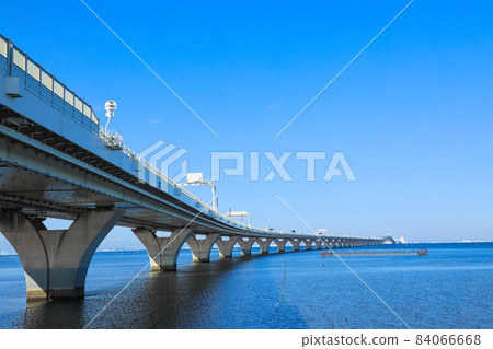 【千葉縣木更津市】東京灣Aqualine和藍天景色 84066668