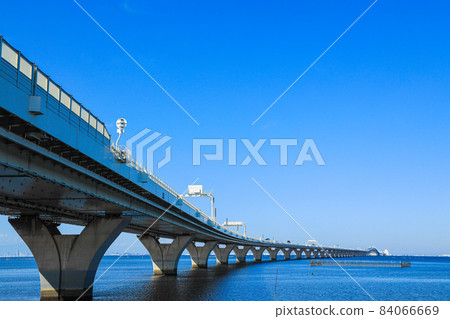 【千葉縣木更津市】東京灣Aqualine和藍天景色 84066669