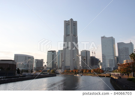 橫濱港未來運河、索道和摩天大樓 橫濱港未來運河、索道和摩天大樓 84066703