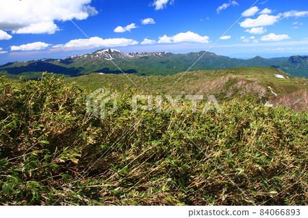初夏的餘市岳及周邊群山 初夏的餘市岳及周邊群山 84066893