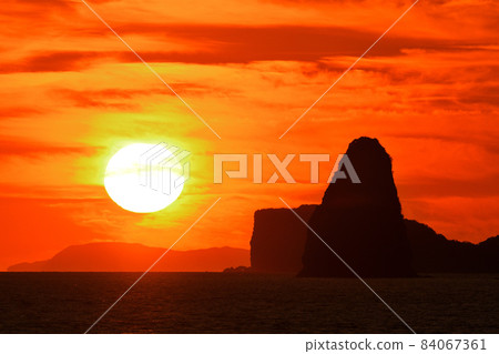 五島灘、角木灘和大角灘的夜景 五島灘、角木灘和大角灘的夜景 84067361