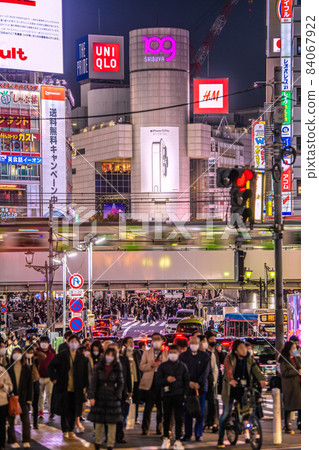 Tokyo cityscape of Japan November ・ Infection spreads again ... Shibuya is a threatening people flow ... A new flow line ... In the back is Su intersection = November 17 Tokyo cityscape of Japan November ・ Infection spreads again ... Shibuya is a threatening people flow ... A new flow line ... In the back is Su intersection = November 17 84067922