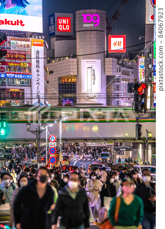 Tokyo cityscape of Japan November ・ Infection spreads again ... Shibuya is a threatening people flow ... A new flow line ... In the back is Su intersection = November 17 84067923