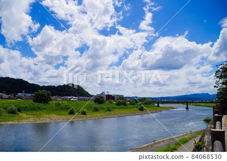 沿河的河 84068530