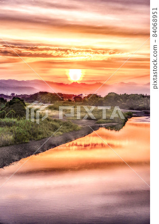 HDR sunrise 84068951