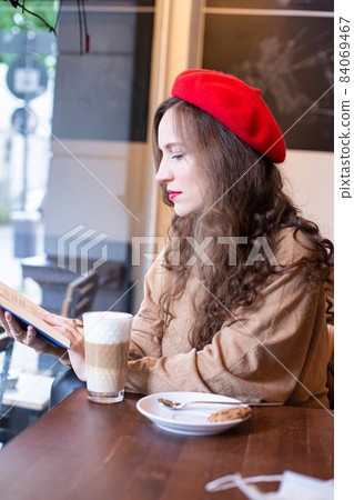 Romantic pretty woman in the cafe Romantic pretty woman in the cafe 84069467