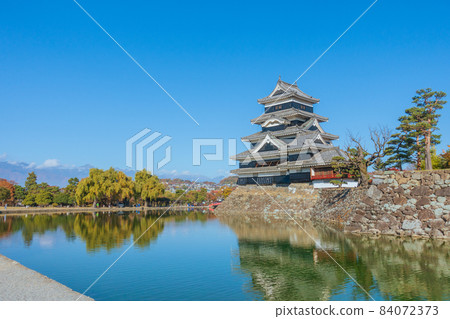 秋天的國寶松本城 84072373