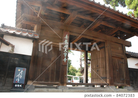 The gate of Daitoji Temple (Hakuinchimachi Tsuruoka city Yamagata prefecture) The gate of Daitoji Temple (Hakuinchimachi Tsuruoka city Yamagata prefecture) 84072383
