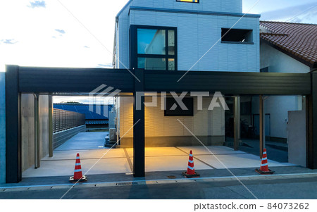 獨立屋外牆施工：安裝車位 84073262