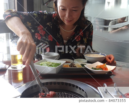 與健康美女共進午餐 84073355