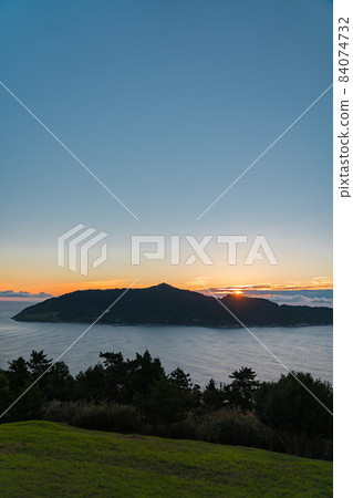 Dawn of Mt. Kinka (Ishinomaki City, Miyagi Prefecture) 84074732