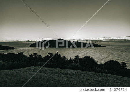 Dawn of Mt. Kinka (Ishinomaki City, Miyagi Prefecture) 84074734