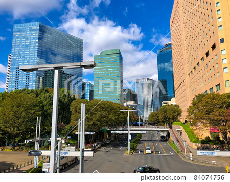 東京新宿的摩天大樓 84074756