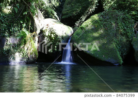 瀑布 84075399