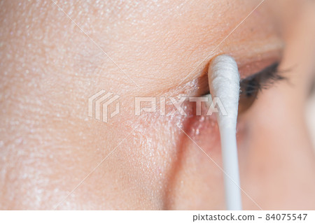 Cotton swabs, eye makeup 84075547