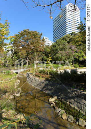 Shimizudani Park, Kioicho, Chiyoda-ku, Tokyo 84075574