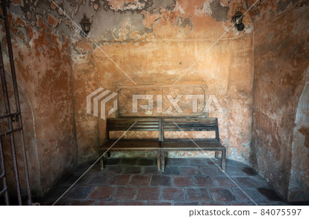 旗塔內的舊長凳 (Cột cờ Hà Nội) 84075597