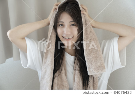 A lady with a bath A lady with a bath 84076423