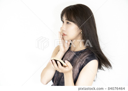 一個正在化妝的女人的肖像 一個正在化妝的女人的肖像 84076464