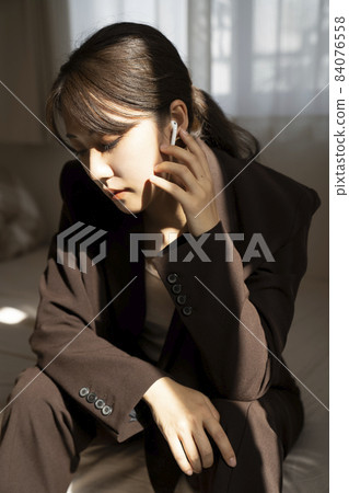 Think businesswoman 84076558