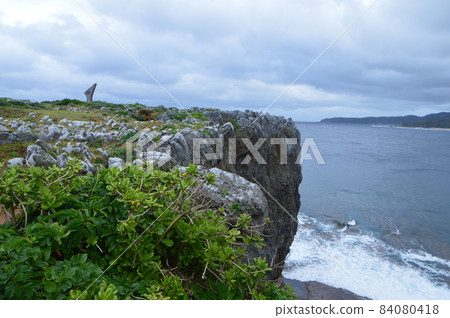 從沖繩島主島的最北端看“Hedomisaki”（He本，國頭郡，沖繩縣） 84080418