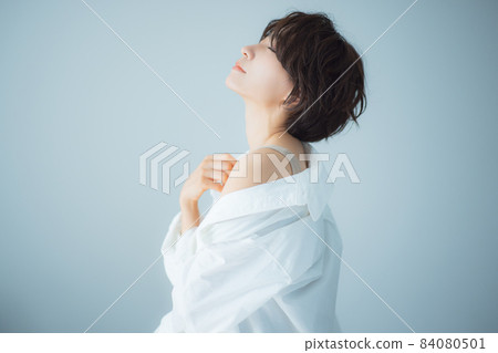 短頭髮的女人 84080501