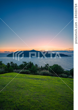 金華山的黎明（宮城縣石卷市） 84080784