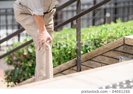 Senior man stairs knee pain feet 84081288