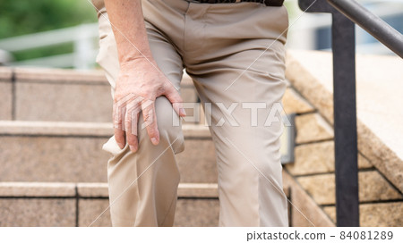 Senior man stairs knee pain feet 84081289