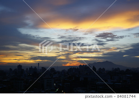 Sunset 84081744