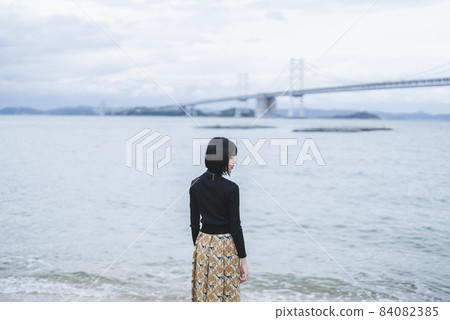 沙灘上的酷女人 沙灘上的酷女人 84082385