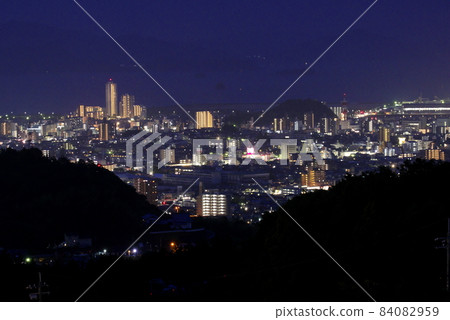 Hiroshima city night view 84082959