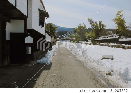 積雪殘存的舊小畑藩城下町 / 群馬縣菅羅郡菅羅町小畑 積雪殘存的舊小畑藩城下町 / 群馬縣菅羅郡菅羅町小畑 84085252