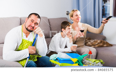 Tired man dressed for cleaning 84085575