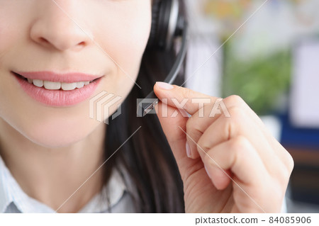 Female support service worker and small microphone for voice connection Female support service worker and small microphone for voice connection 84085906