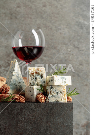 Blue cheese and red wine. Blue cheese and red wine. 84087165