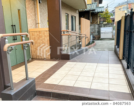 Barrier-free measures: Wheelchair ramps 84087563