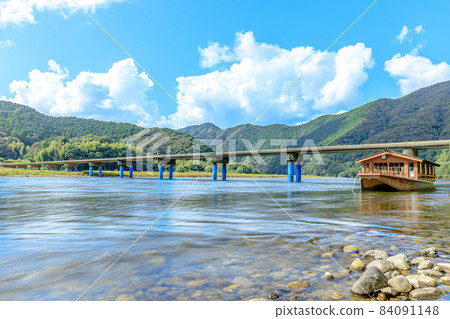 Sada Sinking Bridge in early autumn, Shimanto City, Kochi Prefecture Sada Sinking Bridge in early autumn, Shimanto City, Kochi Prefecture 84091148