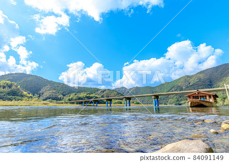 Sada Sinking Bridge in early autumn, Shimanto City, Kochi Prefecture Sada Sinking Bridge in early autumn, Shimanto City, Kochi Prefecture 84091149
