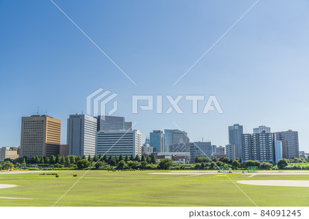 Buildings in front of Kawasaki Station as seen from the Tama River Green Area [Kanagawa Prefecture, Kawasaki City, Saiwai Ward] 84091245