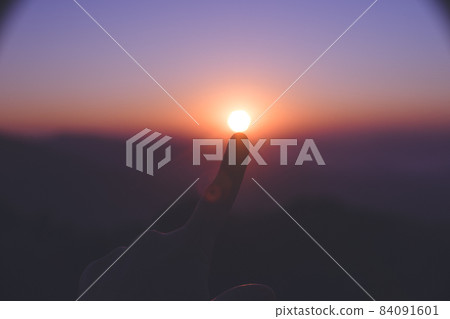 Sarangkot 的日出，這是尼泊爾徒步小鎮博卡拉附近的一個亮點 84091601