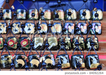 Kimono accessories with lacquered netsuke 84092264