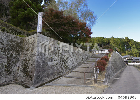 Stone steps leading to the former Yagyu feudal clan's old mansion (Yagyu-cho, Nara City, Nara Prefecture) 84092903
