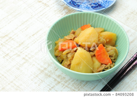 Meat and potatoes 84093208
