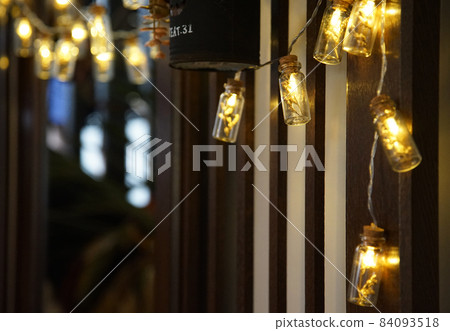 牆上的燈飾 84093518