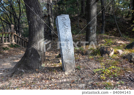 Historic site Kanayama Castle Ruins Nishiyaguradai West Trench Pillar 84094143