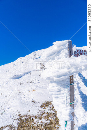 [Winter material] Kitayokodake shrimp tail and blue sky [Nagano Prefecture] 84095220